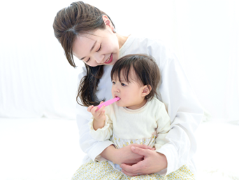 【口腔保健衛教】  兒童牙膏幾歲開始用？ 何時看牙醫？0-6歲口腔保健全攻略